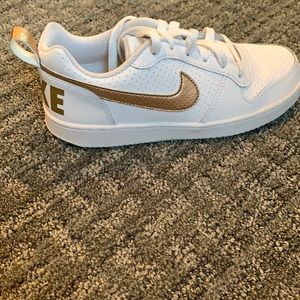 White and gold Nike air forces size 4.5